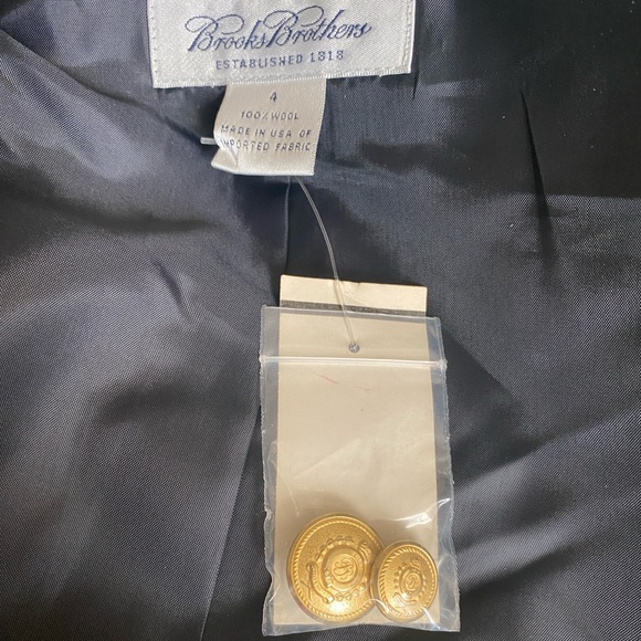 Brooks Brothers Double Breasted Navy Wool Blazer with Gold Tone Buttons - Size 4 - Picture 10 of 10